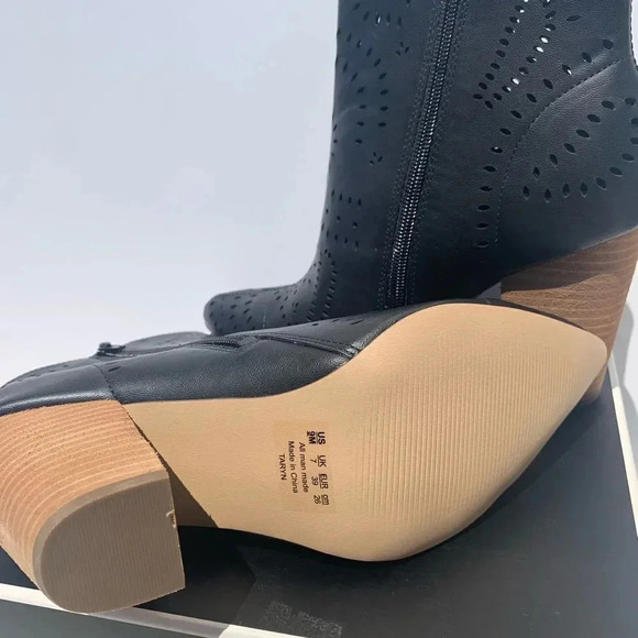 Carlos Santana Black Bootie - Picture 5 of 6